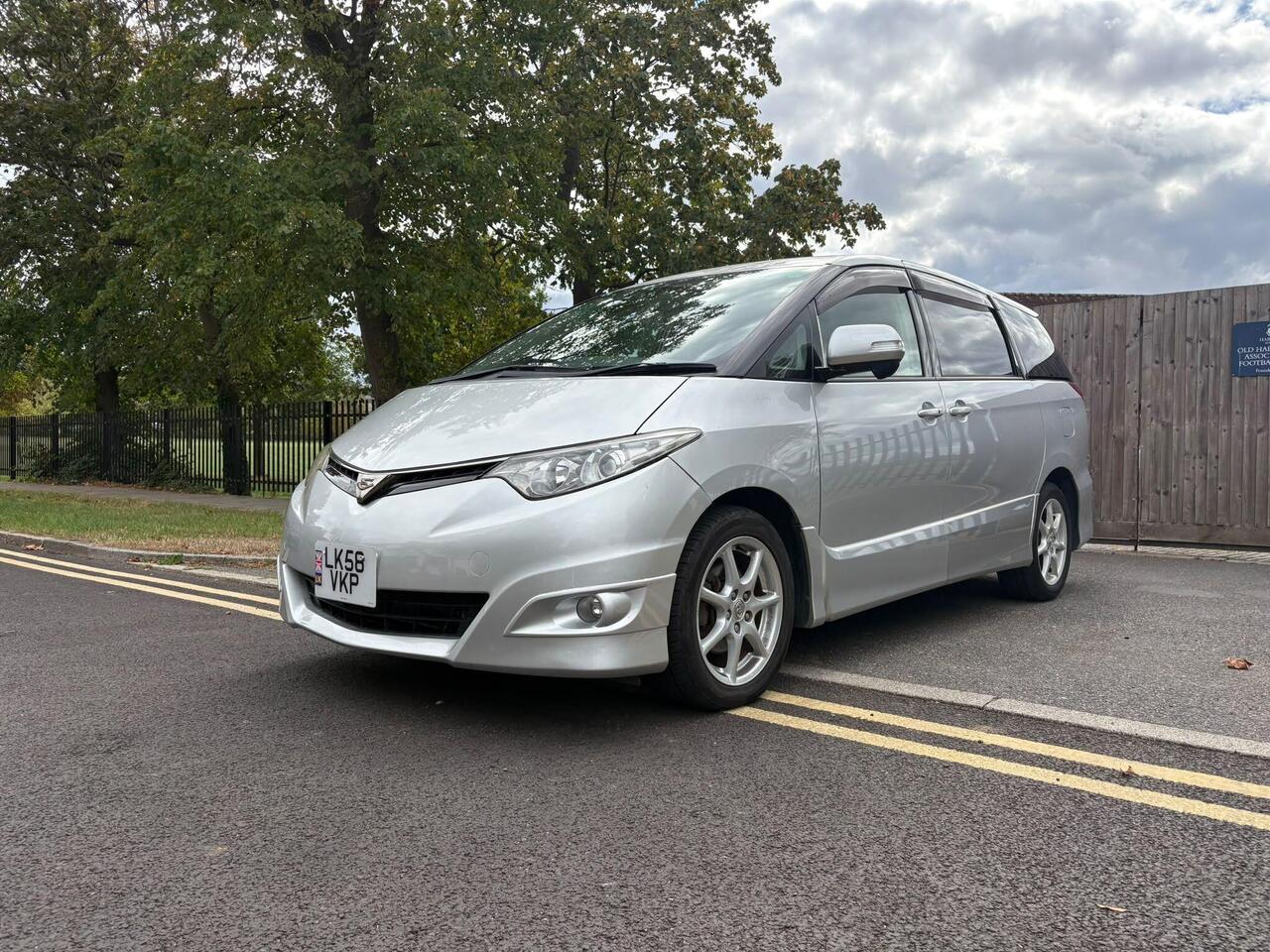 Toyota Estima — photo 7