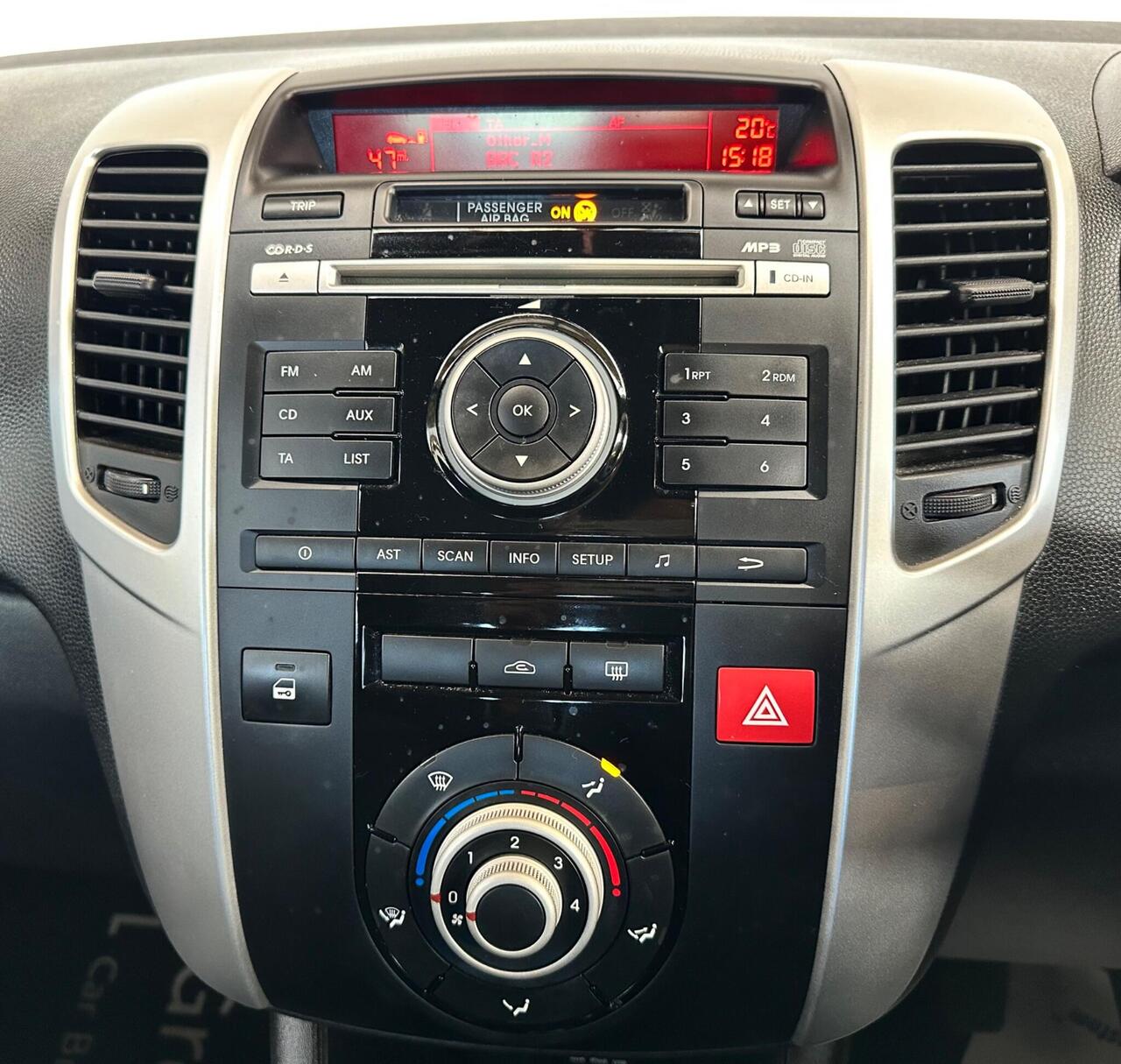 Kia Venga — photo 23
