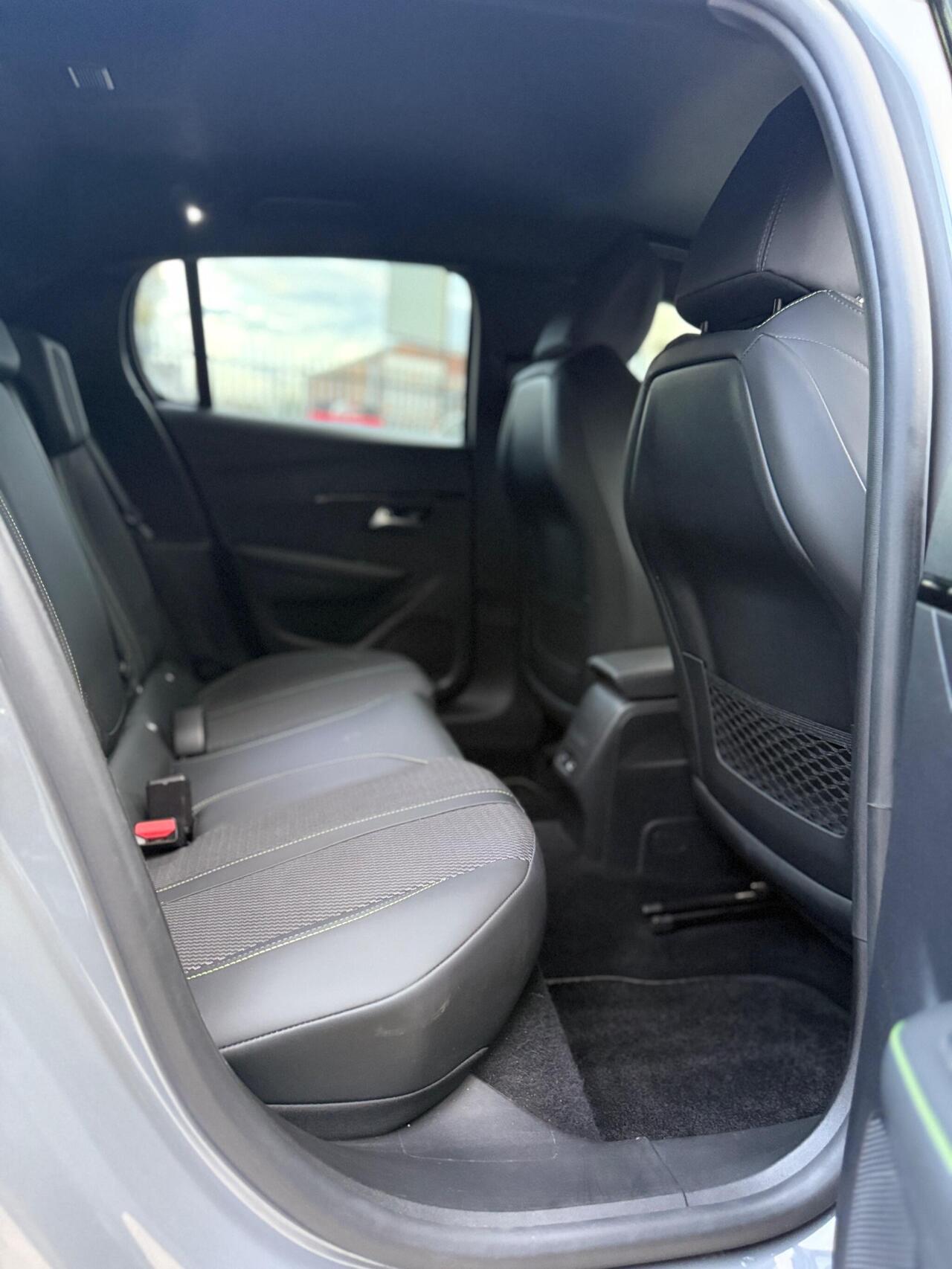 Peugeot 208 — photo 13