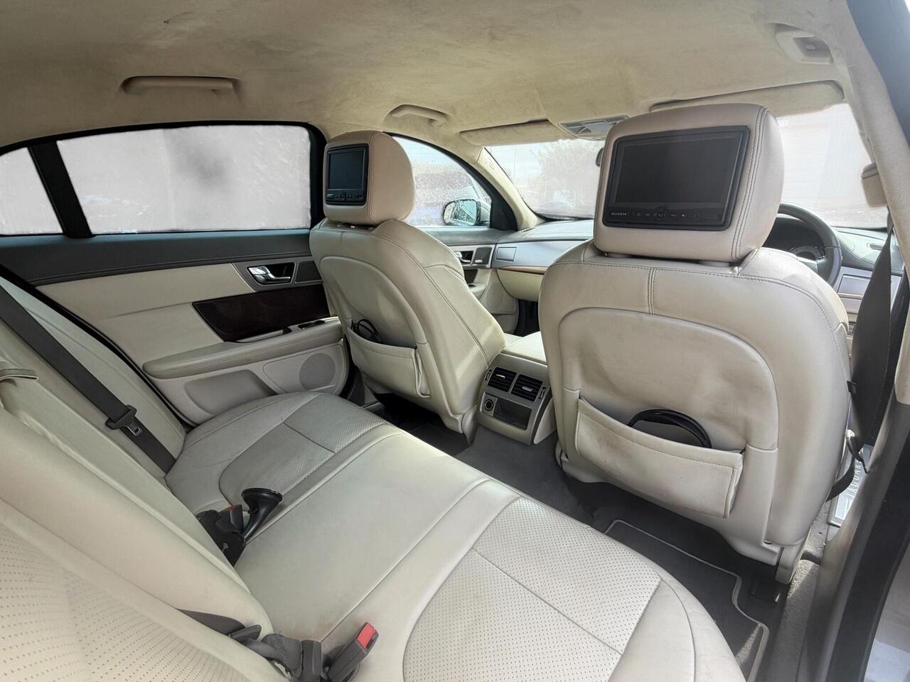 Jaguar XF — photo 15