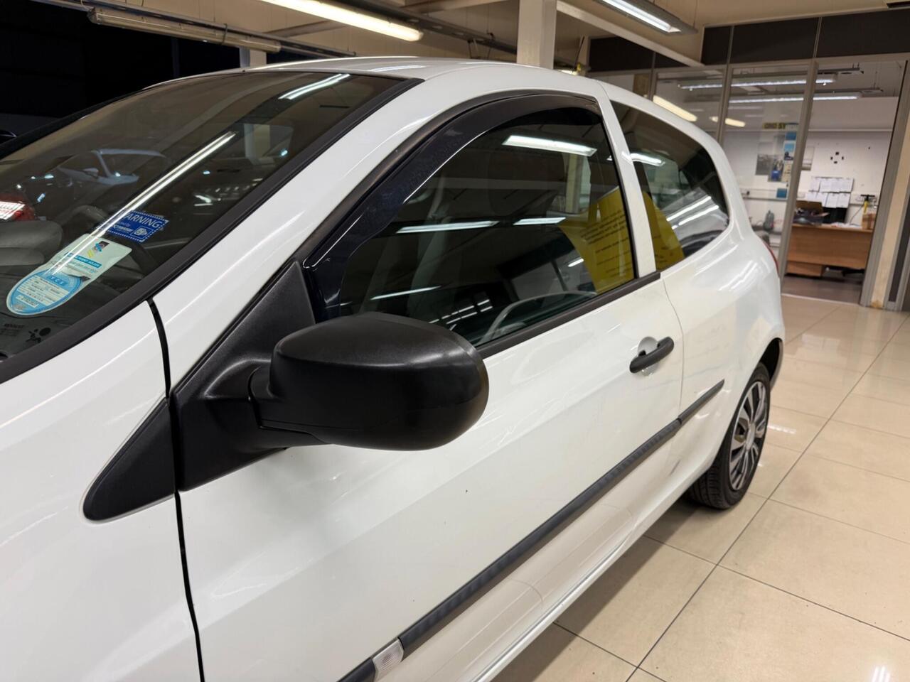 Renault Clio — photo 10