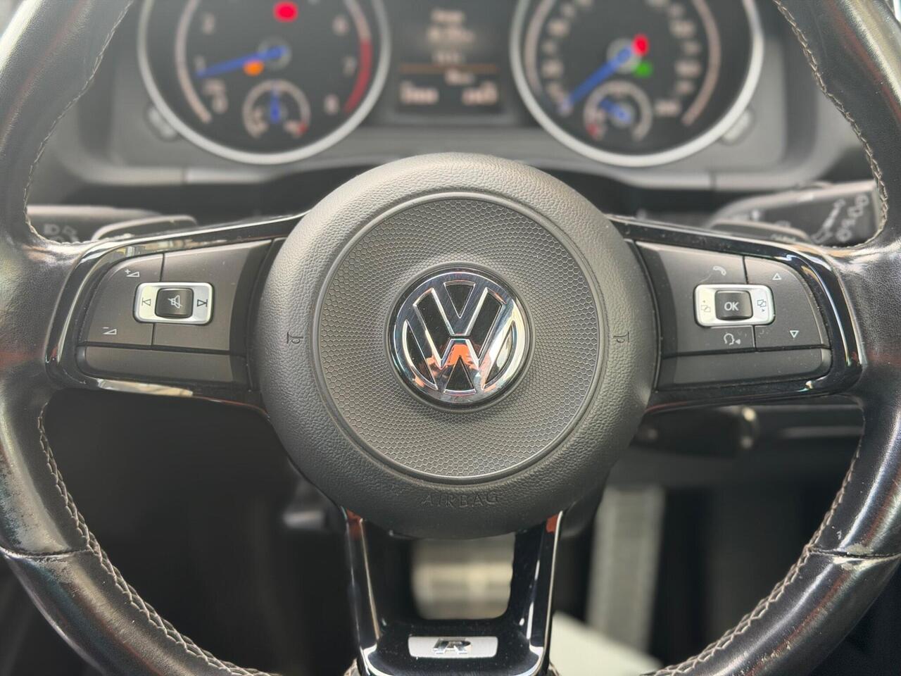 Volkswagen Scirocco — photo 21