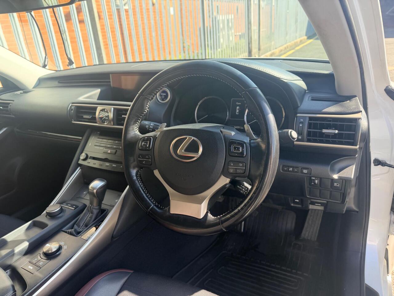 2017 Lexus IS 2.5 300h Sport E-CVT Euro 6 (s/s) 4dr, photo 5