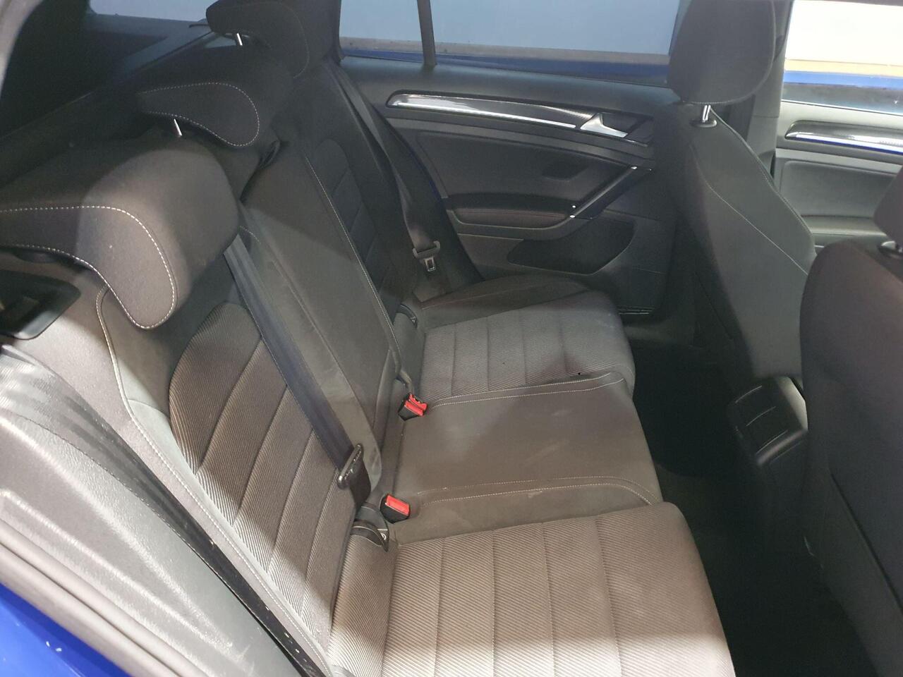 Volkswagen Golf — photo 16