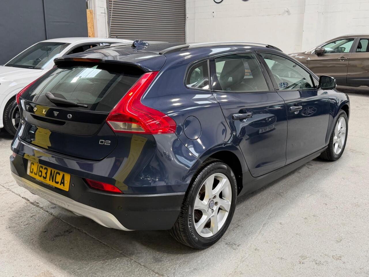 Volvo V40 Cross Country — photo 6