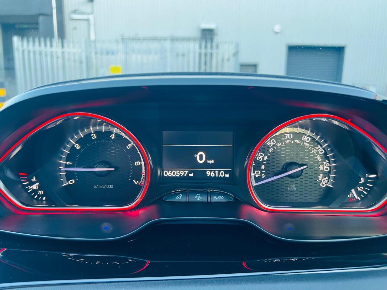 Peugeot 208 — photo 56
