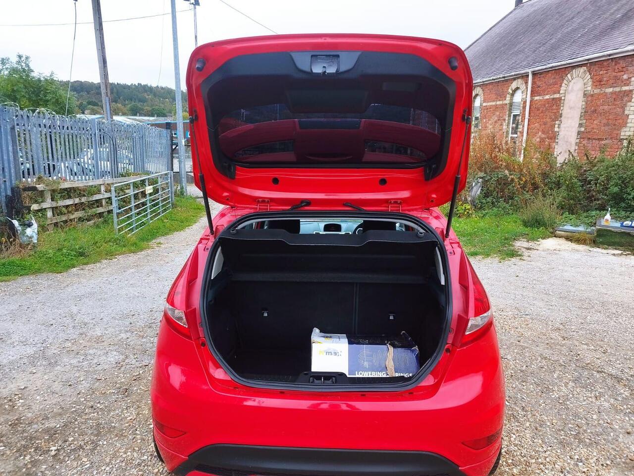 Ford Fiesta — photo 32