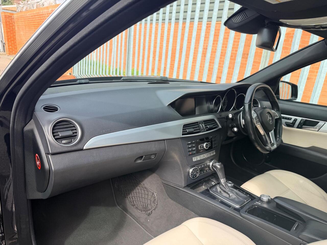 2013 Mercedes-Benz C Class 6.3 C63 V8 AMG SpdS MCT Euro 5 4dr, photo 17