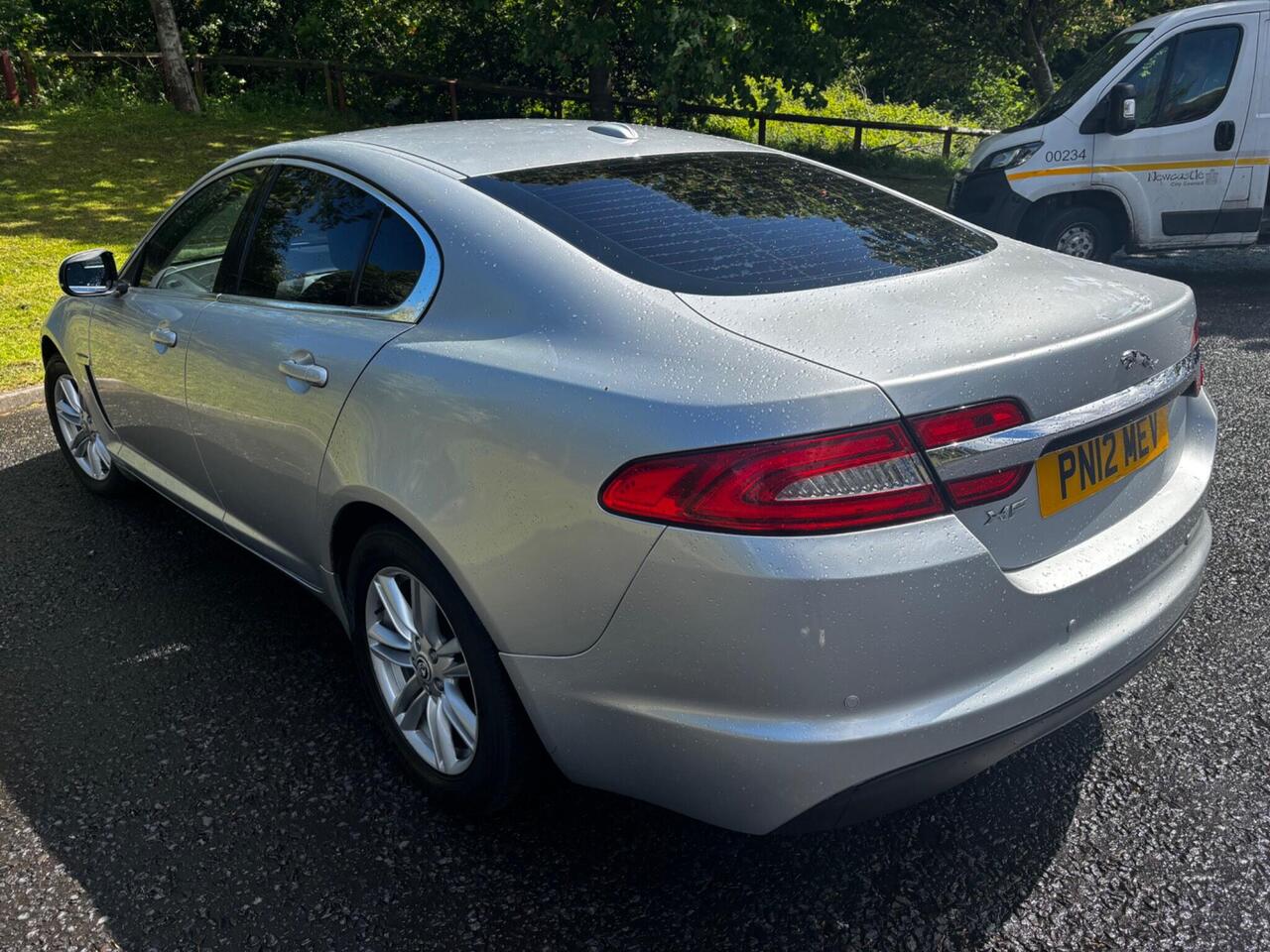 Jaguar XF — photo 6