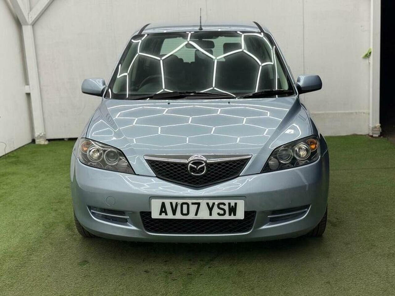 Mazda Mazda2 — photo 11