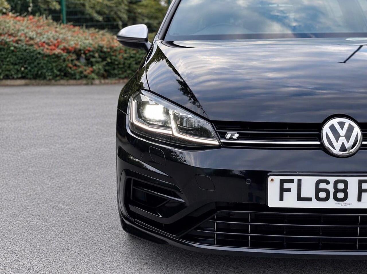 Volkswagen Golf — photo 5