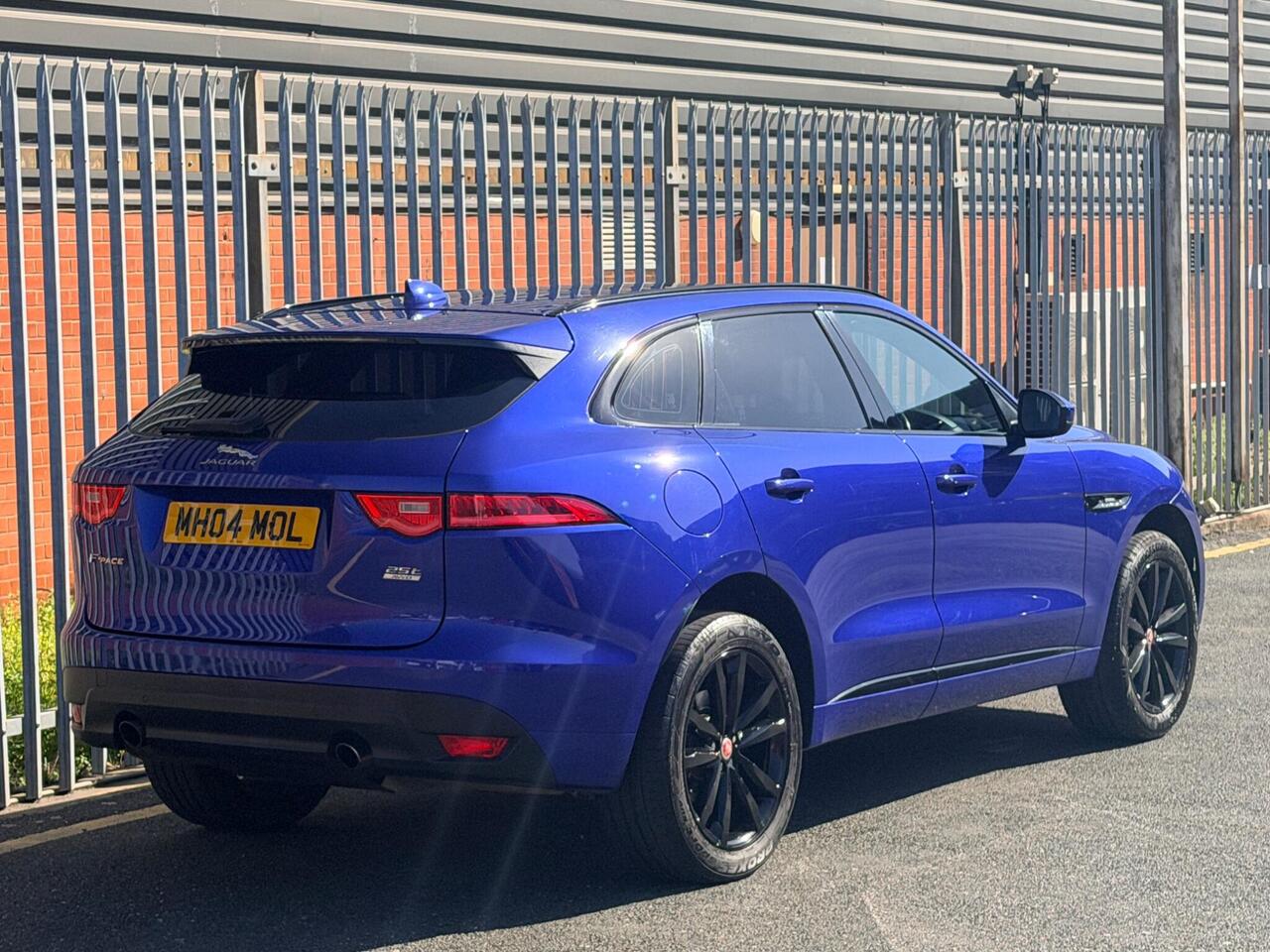 2017 Jaguar F-PACE 2.0 P250i R-Sport Auto AWD Euro 6 (s/s) 5dr, photo 3