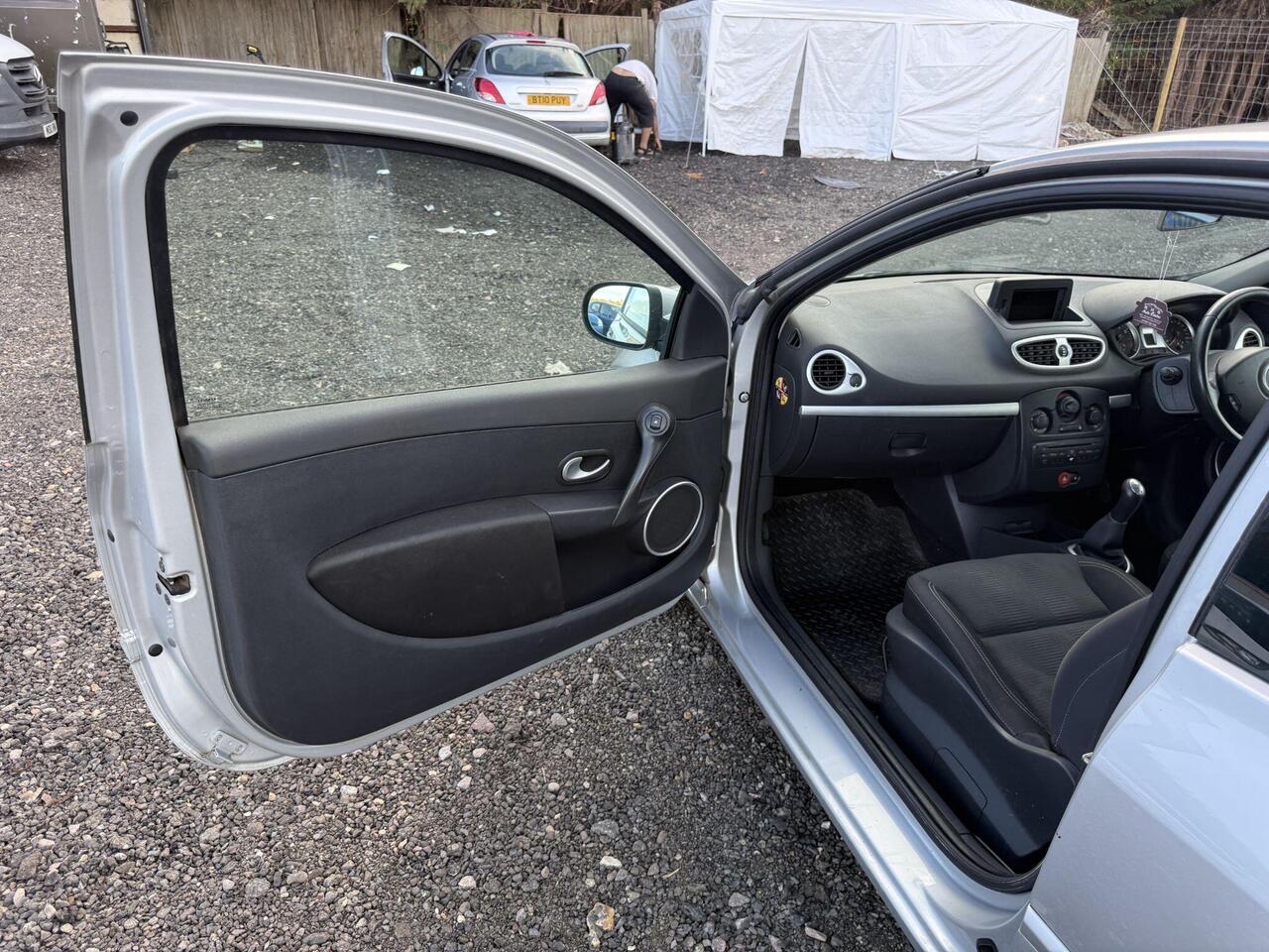 Renault Clio — photo 5