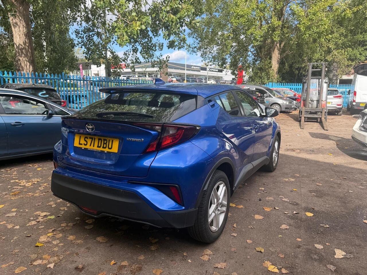 Toyota C-HR — photo 3