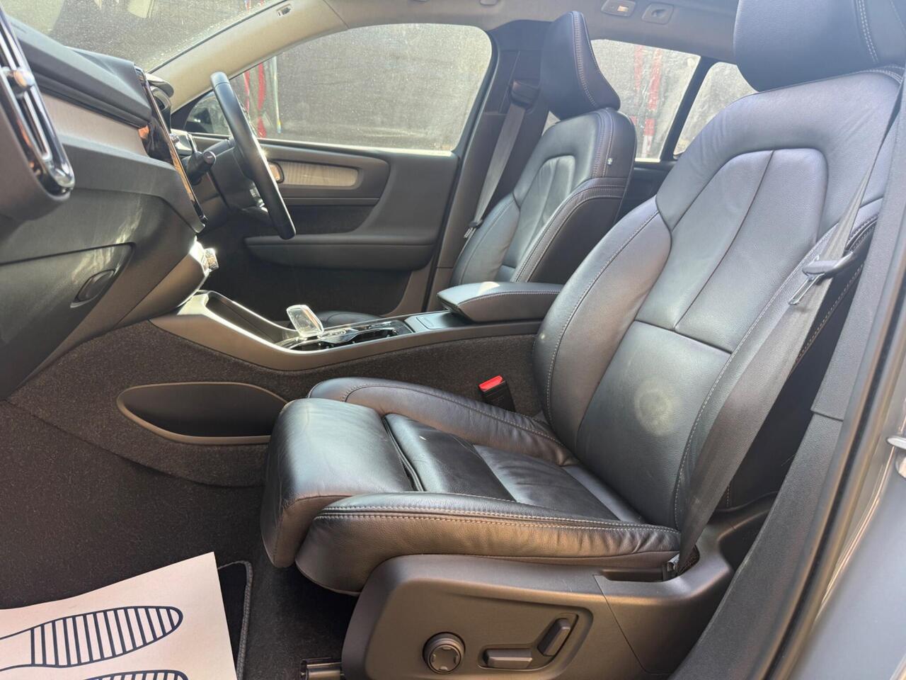 Volvo XC40 — photo 41
