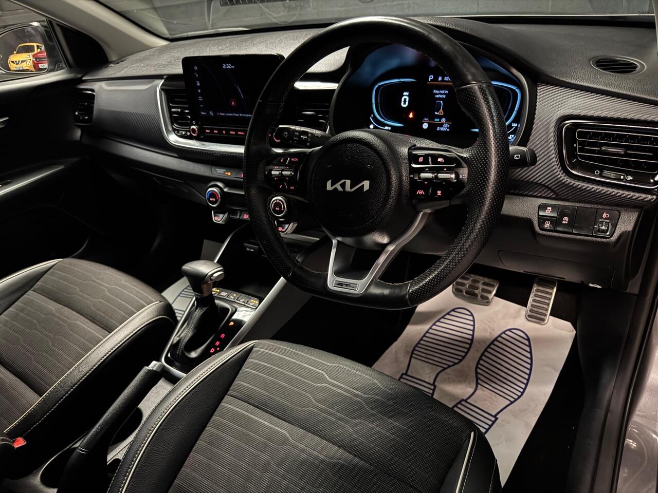 Kia Stonic — photo 36