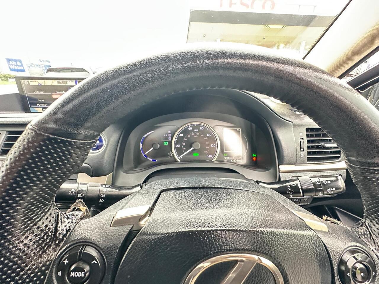Lexus CT — photo 53