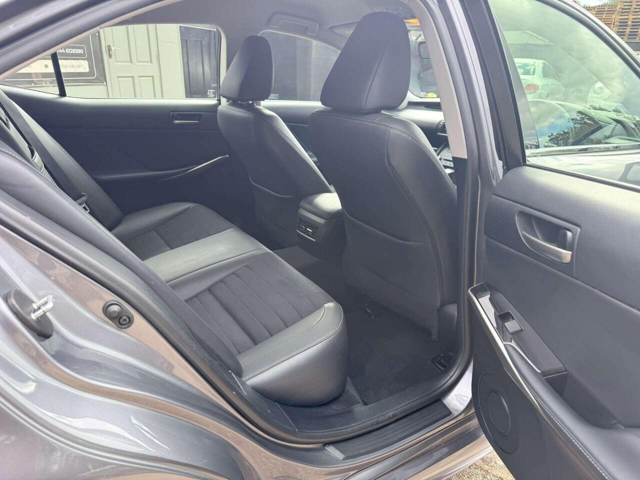 Lexus IS — photo 22