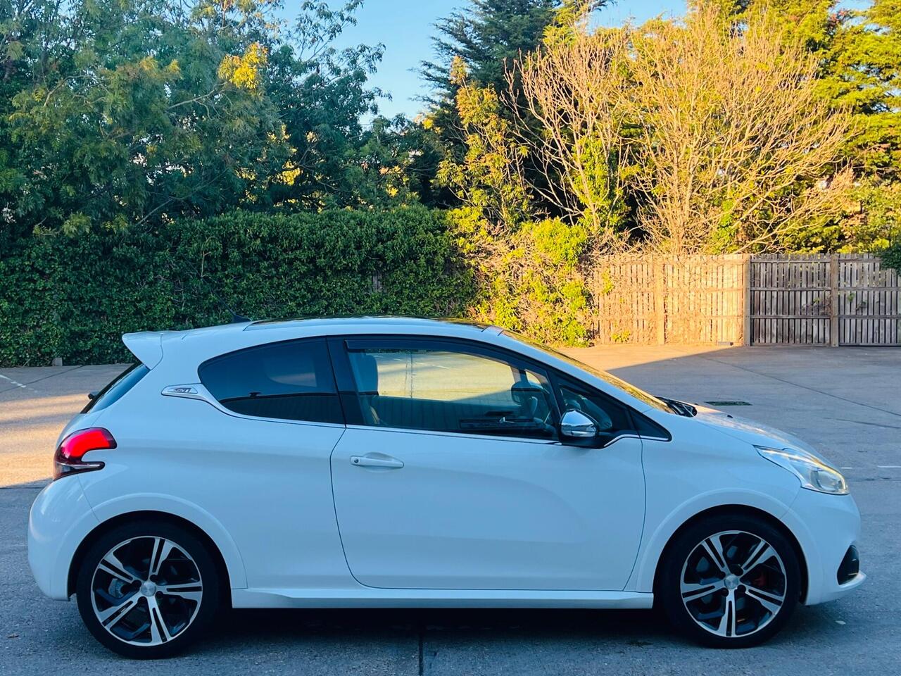 Peugeot 208 — photo 20