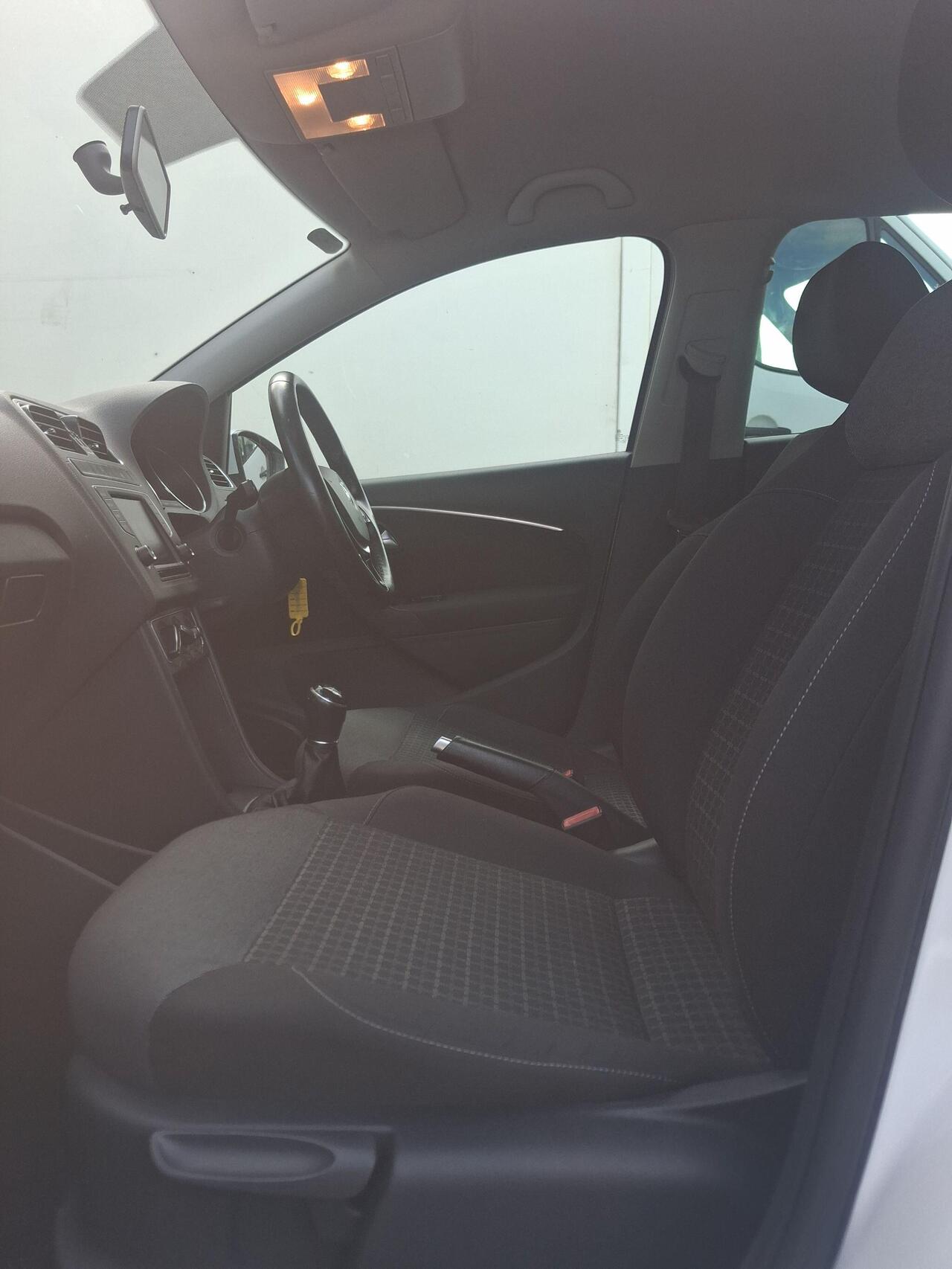 Volkswagen Polo — photo 18