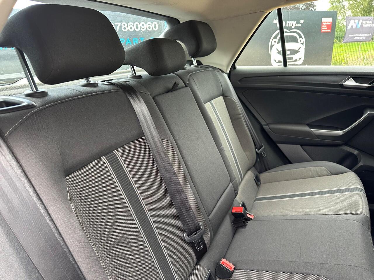 Volkswagen T-Roc — photo 18