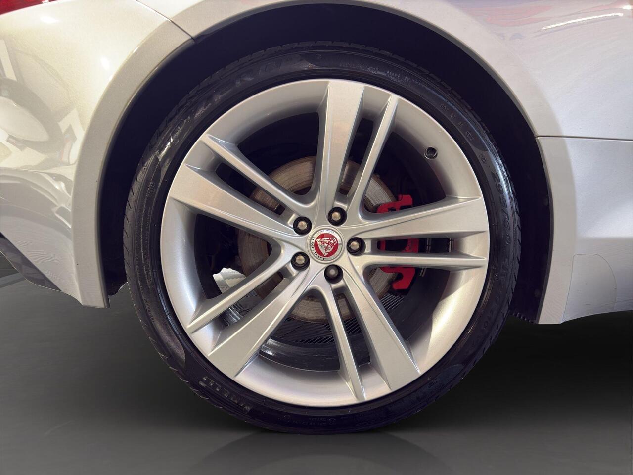 Jaguar F-Type — photo 24