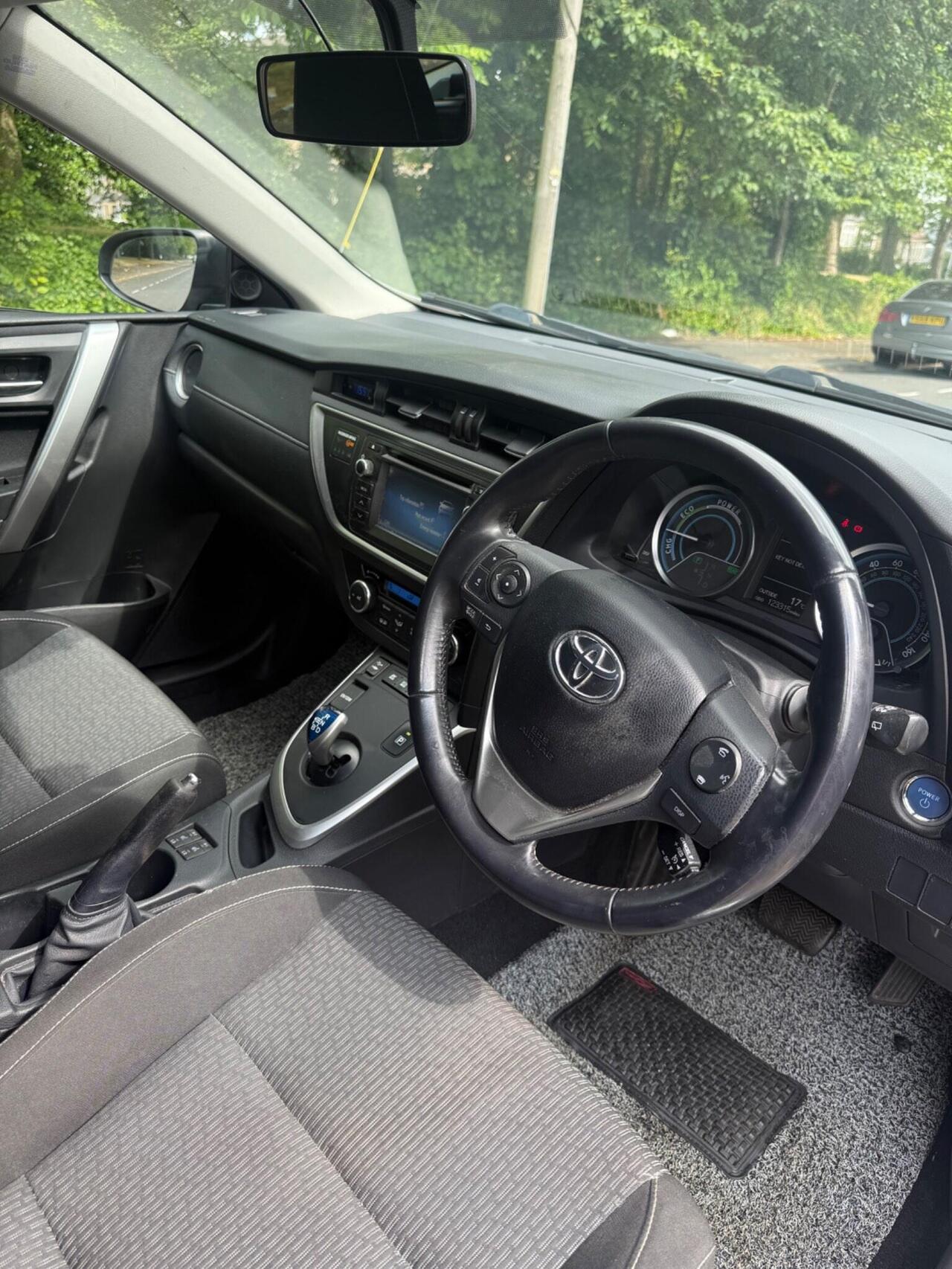 Toyota Auris — photo 11