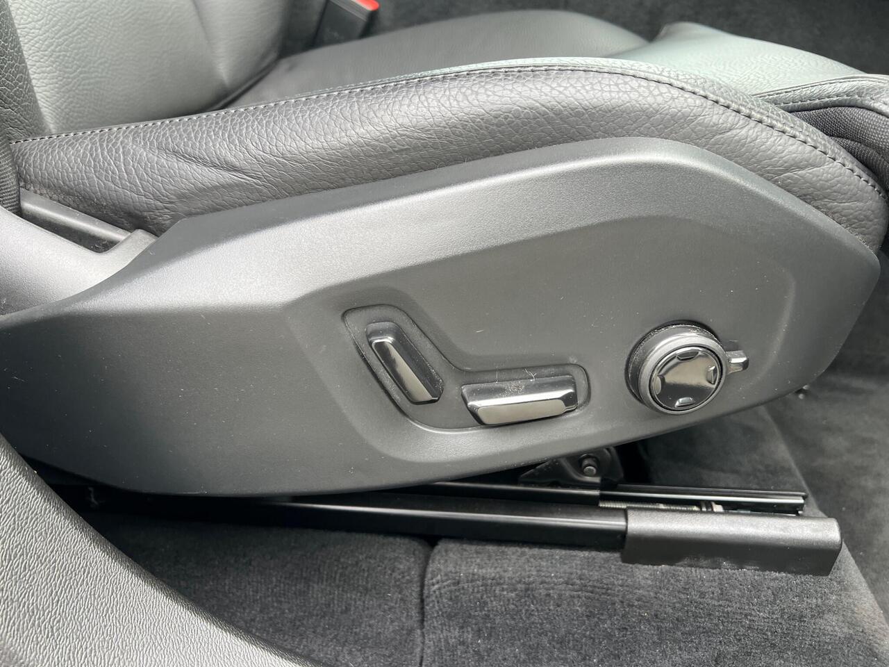 Volvo XC60 — photo 31