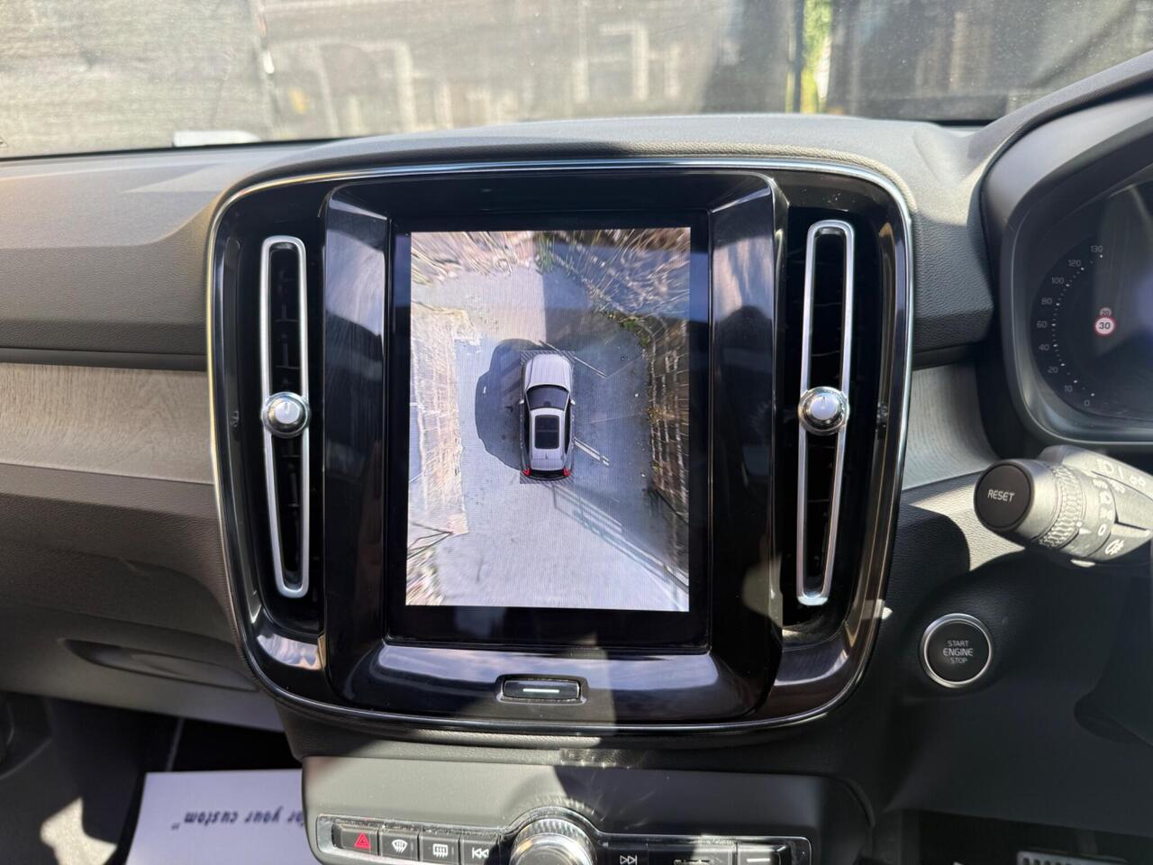 Volvo XC40 — photo 32
