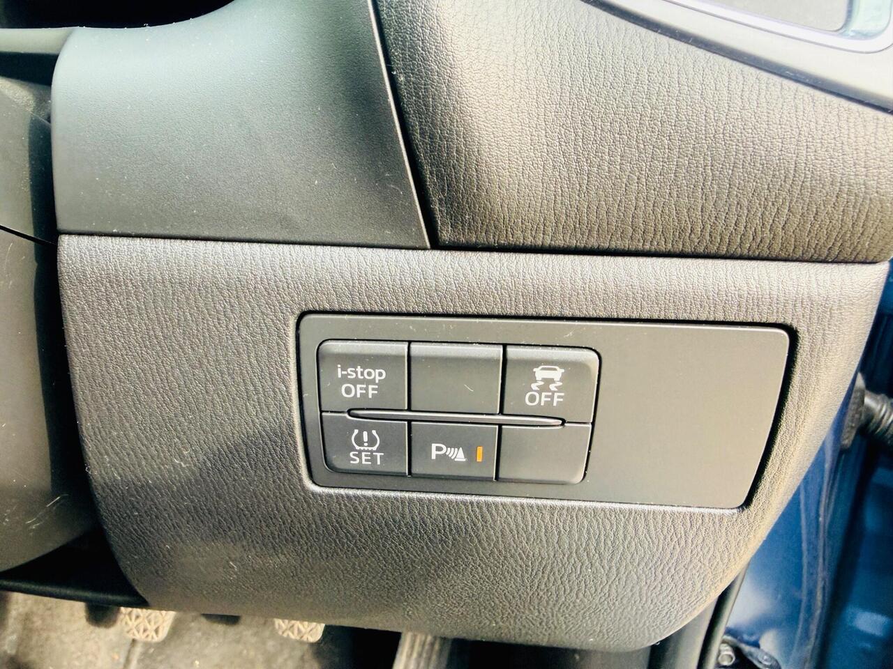 Mazda Mazda3 — photo 34