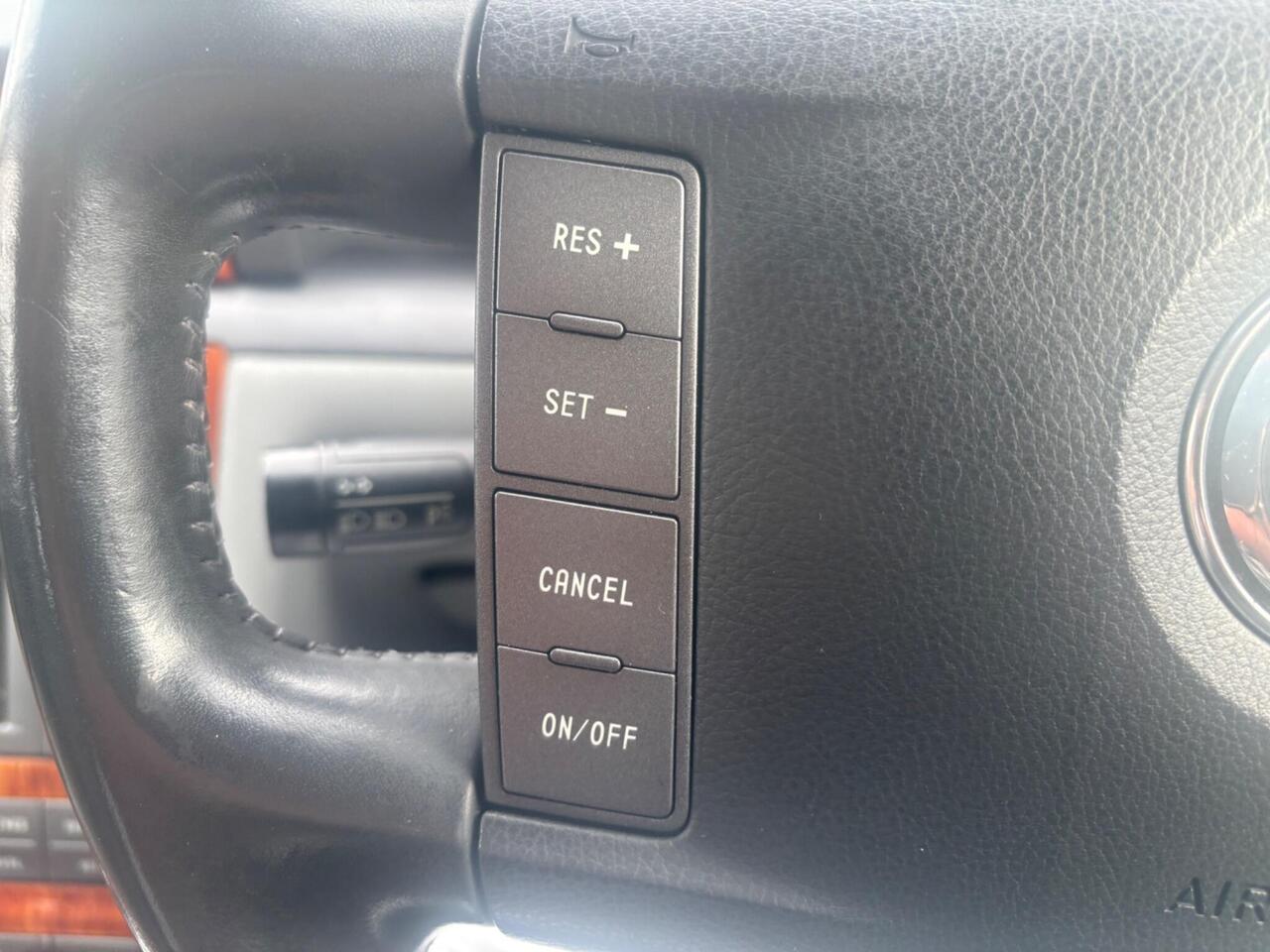 Volkswagen Phaeton — photo 27