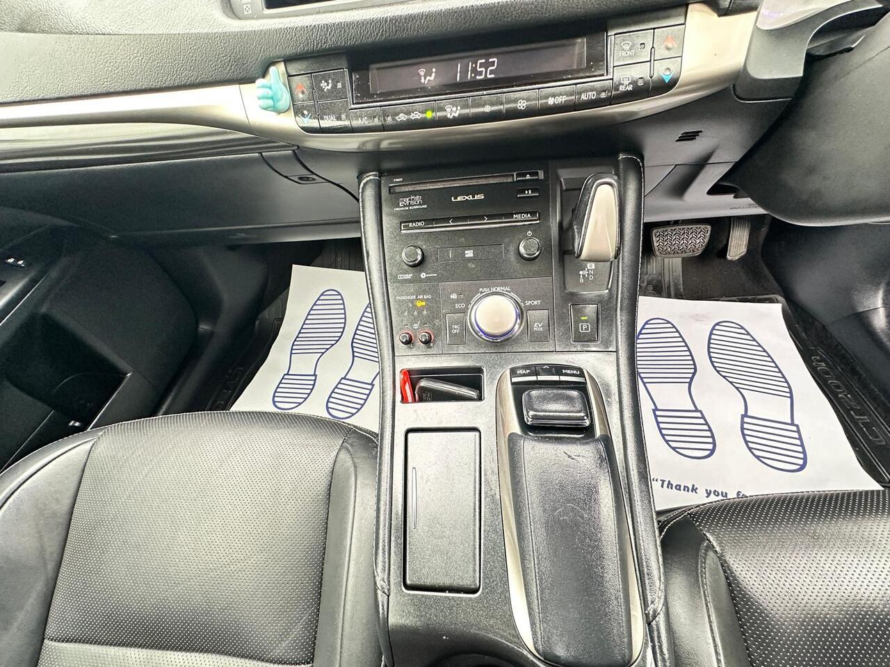 Lexus CT — photo 16