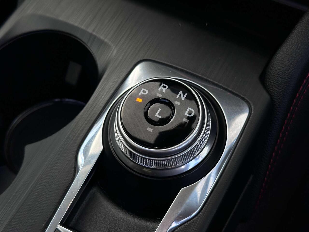 Ford Kuga — photo 47