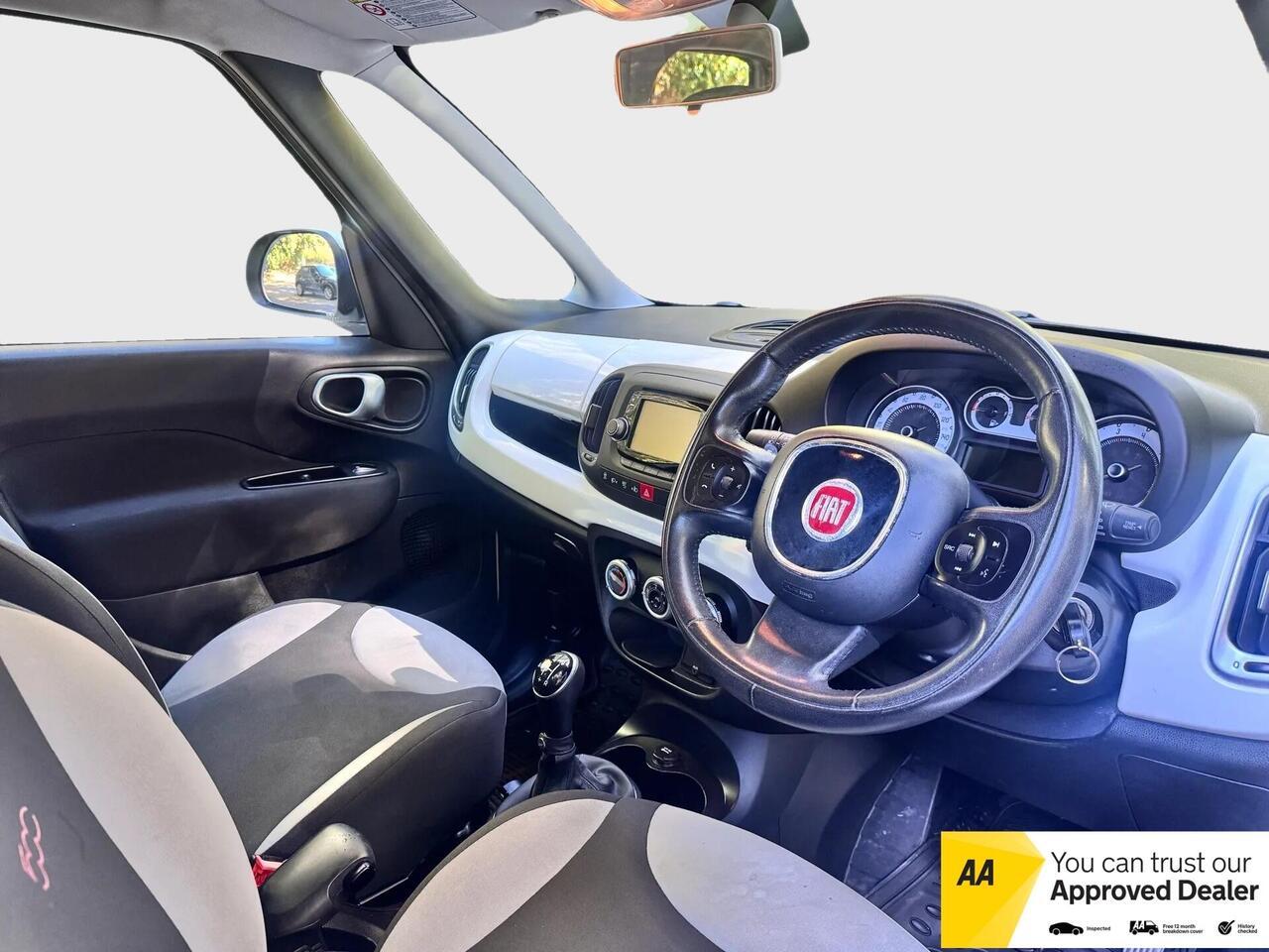 Fiat 500L — photo 11