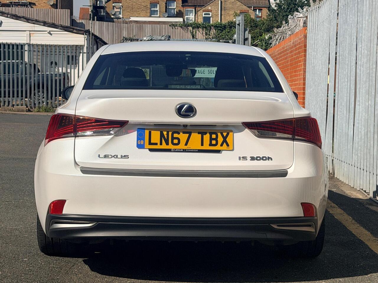 2017 Lexus IS 2.5 300h Sport E-CVT Euro 6 (s/s) 4dr, photo 11