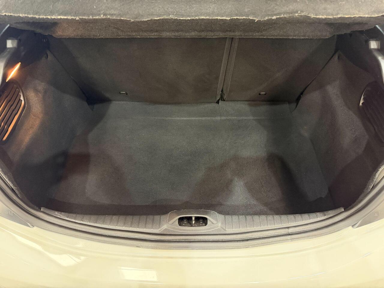Peugeot 208 — photo 12