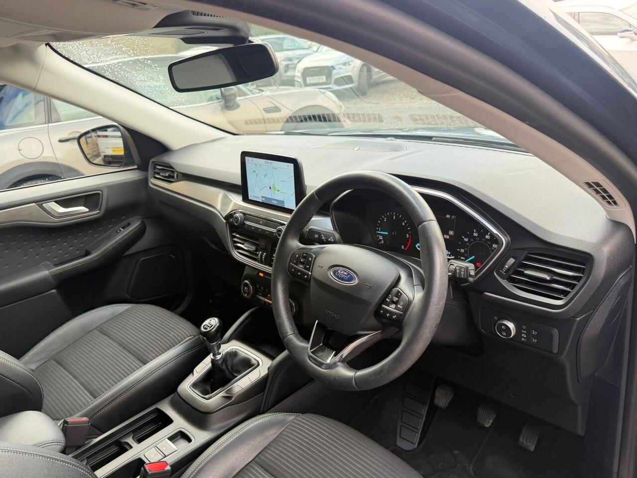 Ford Kuga — photo 28