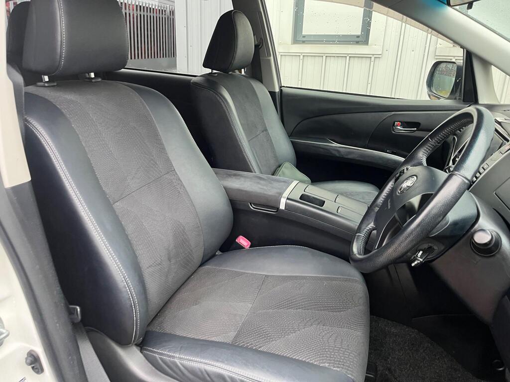 Toyota Estima 28