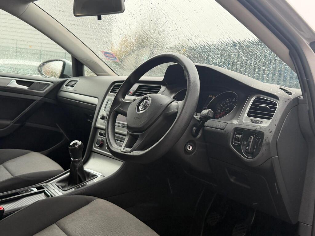 Volkswagen Golf 21