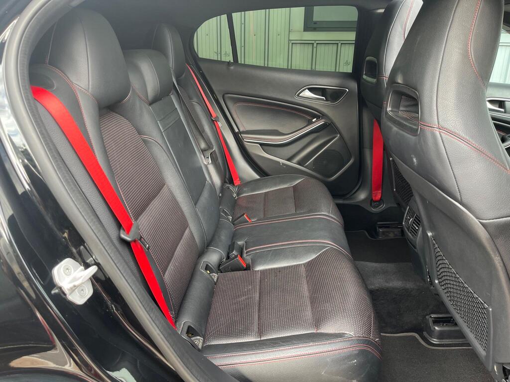 Mercedes-Benz GLA 33