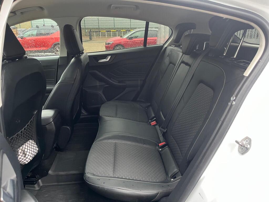 Ford Focus 54