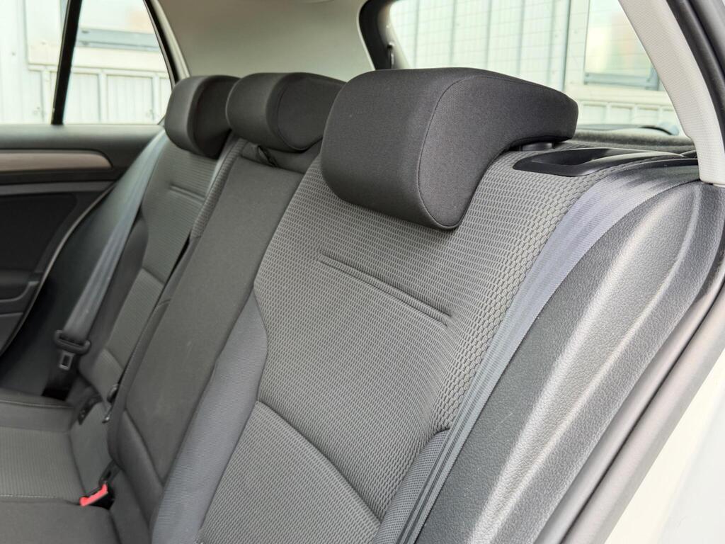 Volkswagen Golf 32