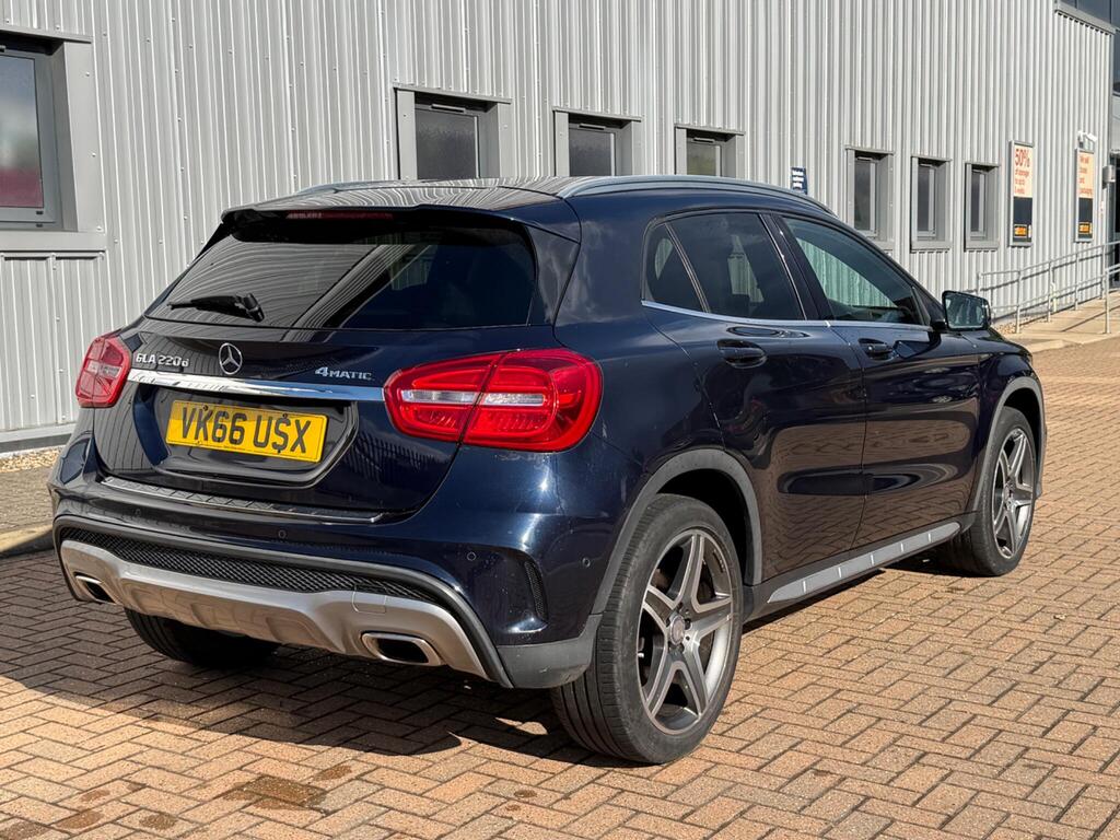 Mercedes-Benz GLA 13