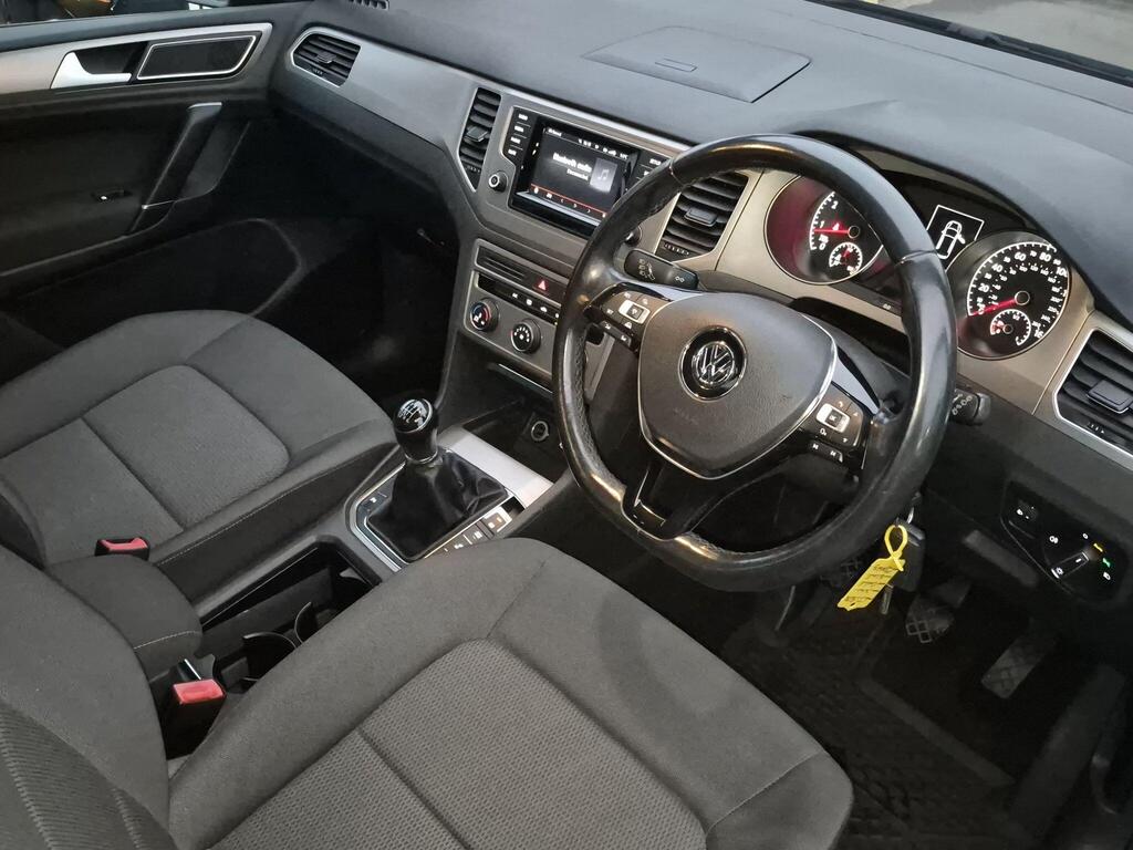 Volkswagen Golf SV 11