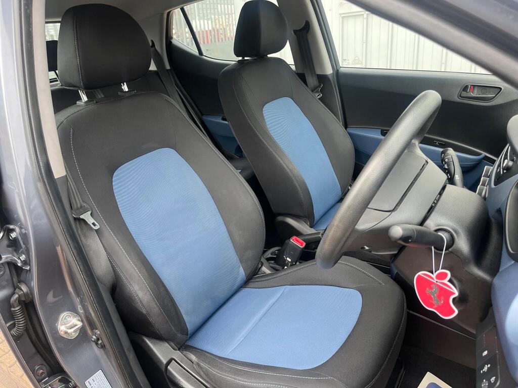 Hyundai i10 24