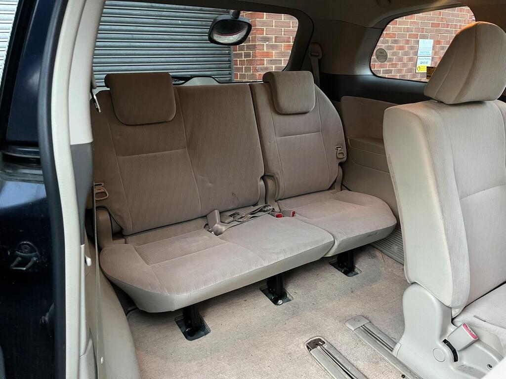 Toyota Estima 25