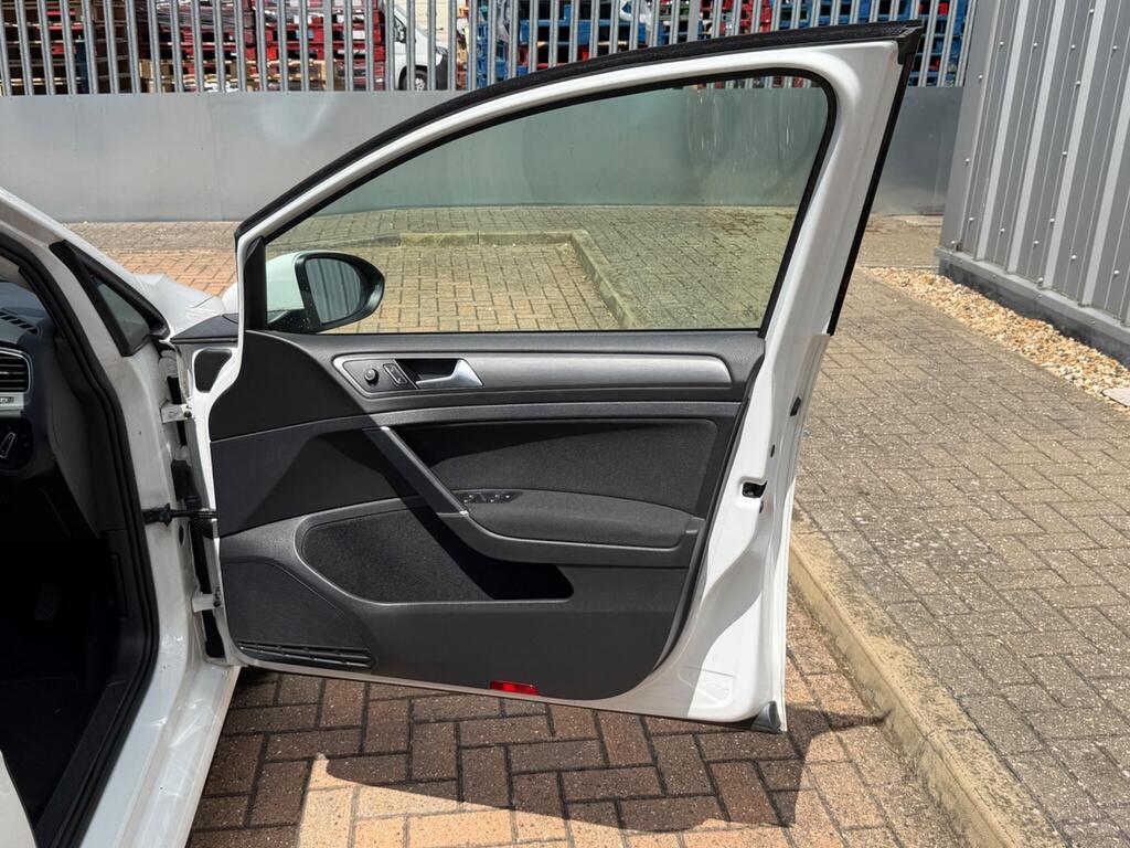 Volkswagen Golf 42