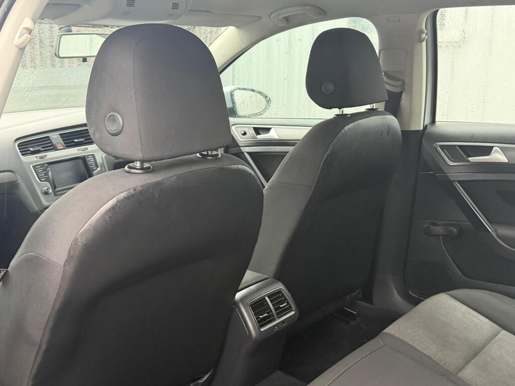 Volkswagen Golf 34