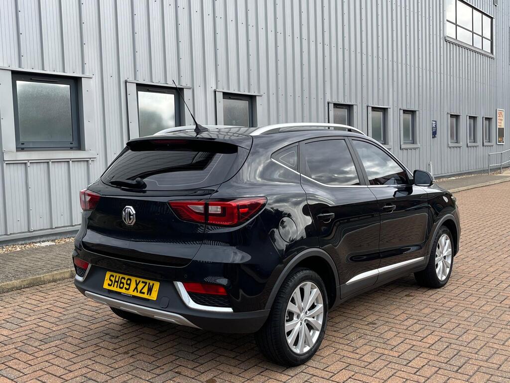 MG MG ZS 27