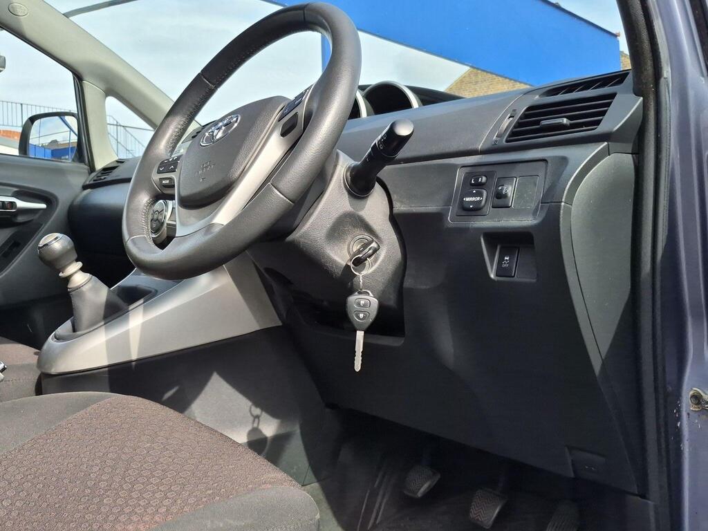 Toyota Verso 49